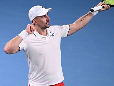 Polak przegrał w pierwszej rundzie AO! Nie będzie kolejnego tytułu