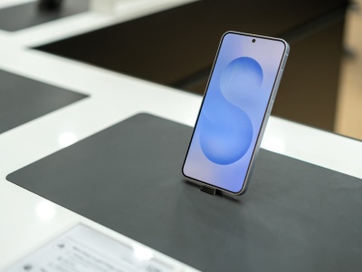 Galaxy A57 wycieka przed premierą. Design robi wrażenie