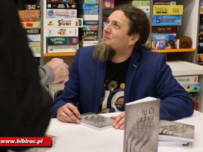Niezwykła opowieść o losach śląskiej rodziny, czyli spotkanie z Łukaszem Schubertem w bibliotece