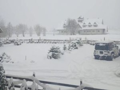 Śnieg na dachu kosztuje 3000 zł. Policja surowo karze za „bałwany na drogach”