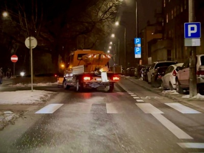 Gołoledź w Krakowie – niebezpiecznie na chodnikach i drogach