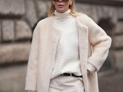 Zima w jasnych kolorach. Trend „Winter Neutrals” sprawia, że beże i écru wyglądają bardziej luksusowo niż czerń