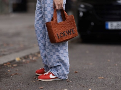 Żegnamy minimalizm. Te 5 modeli sneakersów Nike będą nową obsesją branży mody na wiosnę 2026