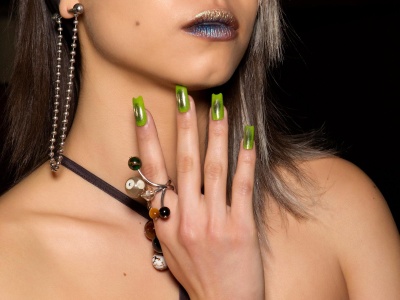 „Wasabi nails” będą jednym z najgorętszych trendów w manicure w 2026. Oto 15 pomysłów na paznokcie w tym stylu
