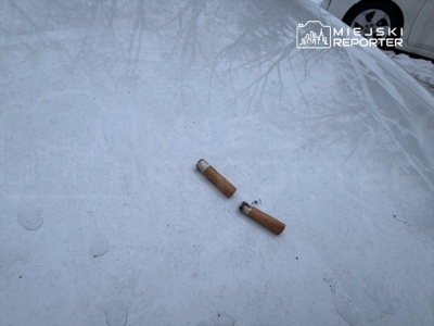 Niedopałek, który zostawiał ślad.  21-latek codziennie przez kilka miesięcy rzucał papierosy na maskę auta