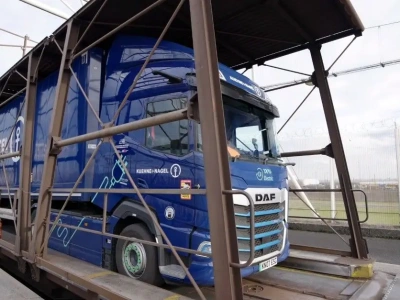 Pierwsza trasa elektrykiem przez Eurotunnel – DAF-em XF 350E z Anglii do Niemiec