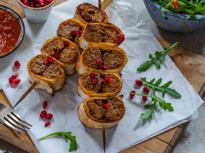 Soczyste mięso i chrupiąca tortilla. Kebab szaszłyk to hit obiadowy