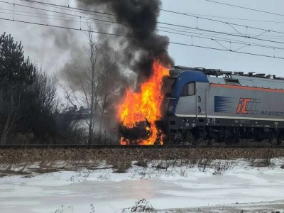 Skład PKP Intercity Szczecin – Rzeszów wpadł na osobówkę. Potem w auto uderzyła kolejna lokomotywa