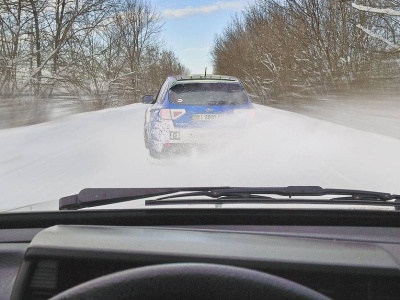 Śliskie drogi na Pomorzu. RCB ostrzega przed marznącym deszczem i gołoledzią