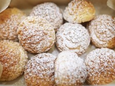 Delikatniejsze niż pączki i przyjemnie chrupiące z zewnątrz. W środku zmieści się cała masa kremu