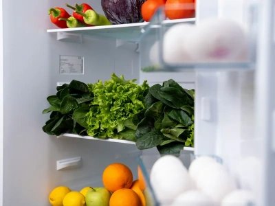 Lodówka pracuje bez przerwy, a rachunki rosną. Winny jest jeden nawyk