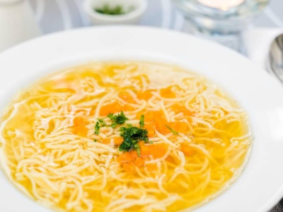 Najgorszy moment na posolenie rosołu. Zepsujesz cały smak zupy