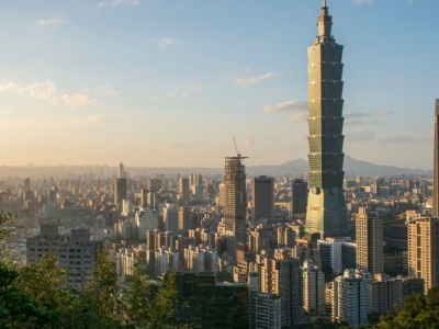 101 pięter bez liny. Jeden z najwyższych wieżowców świata zdobyty