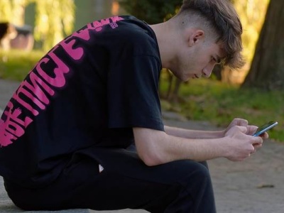 Wolisz pisać o problemach niż o nich mówić? Skorzystaj z kodu QR i skontaktuj się ze specjalistą