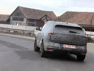 Jest film z nową Dacią C-Neo. Trzy egzemplarze jadą w konwoju