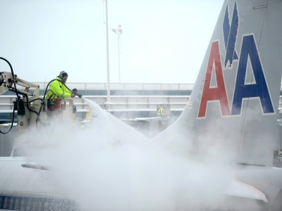 Lotniczy paraliż w USA. LOT wśród linii dotkniętych burzą Fern