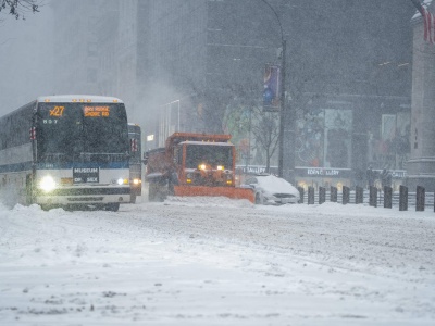 Burza śnieżna sparaliżowała część USA. Niemal 900 tys. gospodarstw bez prądu