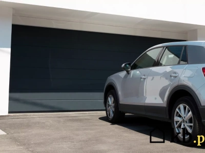 Zbudowali garaż, ale auto stoi na dworze. Ten błąd popełnia tysiące Polaków