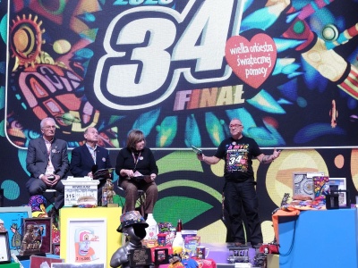 Brat Pawła Adamowicza pojawił się na scenie WOŚP. Miał wyraźne przesłanie