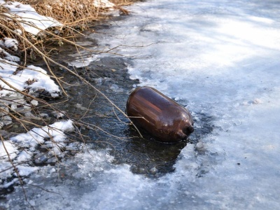 Tajemnicza kapsuła w rzece. Nietypowy obiekt postawił służby na nogi