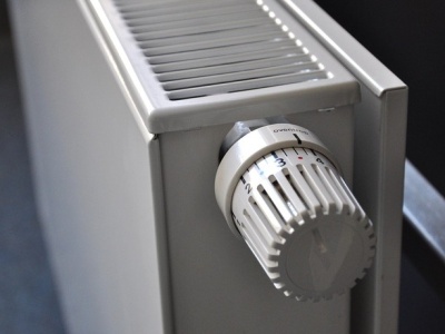 Bon ciepłowniczy tylko w teorii? Według rządowych kryteriów Polacy… zbyt mało płacą za ogrzewanie