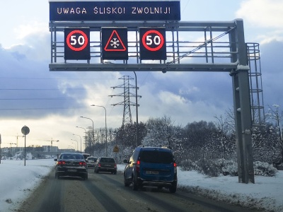 Gołoledź na Pomorzu. Utrzymują się trudne warunki na drogach