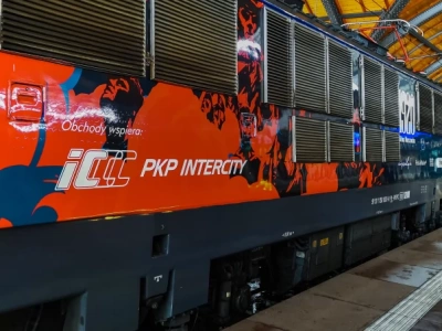 Oblodzona sieć paraliżuje kolej. Wstrzymany ruch pociągów na ważnej trasie do Wrocławia