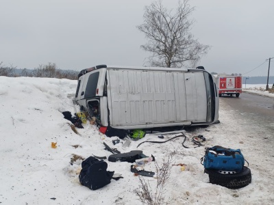 Wypadki, opóźnione pociągi, zamknięte szkoły, na chodnikach lód! Ciężki dzień w regionie