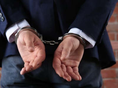 Szukali pracy, zostali „słupami”. Gang oszustów prał miliony przez konta Polaków, łupy lokowali w kryptowalutach