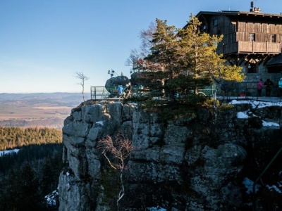 Jedno z najstarszych schronisk w Sudetach. Jedyne bez drogi dojazdowej