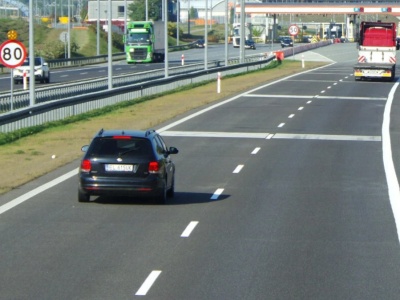 Ustawił na autostradzie tempomat na 140 km/h. Dostał 200 zł i 3 punkty