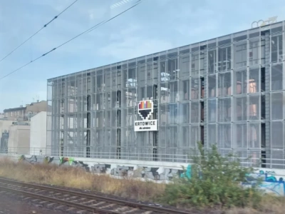 500 tys. złotych wpływów i 1,7 mln złotych kosztów. Na maszynach parkingowych nadal pustki, a miasto nic z tym nie robi