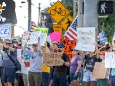 Trump reaguje na protesty. 