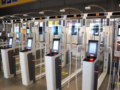 Lotnisko Chopina. Szybciej i sprawniej przez granicę – 15 bramek ABC nowej generacji