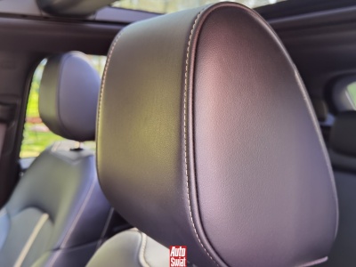 W każdym aucie jest praktyczny detal. Może uratować nie tylko twoją marynarkę