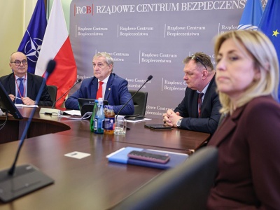 Uwaga na marznący deszcz i gołoledź na drogach oraz chodnikach! Zasady bezpieczeństwa