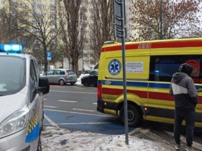 Radzymińska. Agresywny mężczyzna wszedł boso do skleu i wyjadał lody palcami z pudełka