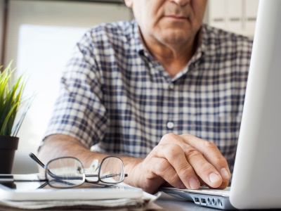 Rosną długi seniorów. Coraz więcej z nich pracuje po osiągnięciu wieku emerytalnego