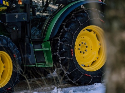 Łańcuchy śniegowe do ciągników. Jakie wybrać i ile kosztują?
