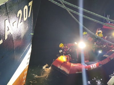 Nocna akcja służb w porcie we Władysławowie. Mężczyzna miał wpaść do wody