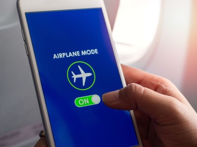Tryb samolotowy ma ukrytą funkcję. Mało kto zna jej zalety