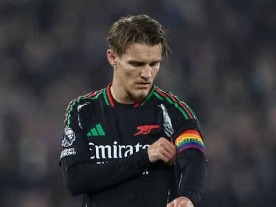 „Homoseksualne” piłki w meczach Premier League? Federacja ma pomysł jak ugasić bunt piłkarzy