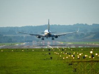 Wielki zwrot ws. aut spalinowych. Linie lotnicze następne?