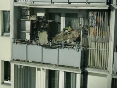 80 latek całe swoje mieszkanie zapełnił śmieciami. Sam nocuje w samochodzie przed blokiem