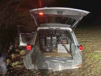 70-latek kradł paliwo z ciężarówek, wożąc specjalną instalację w swoim Touaregu