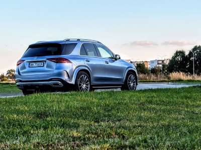 Polska zieloną wyspą Mercedesa. Podczas gdy świat hamuje, my kupujemy AMG i elektryki na potęgę