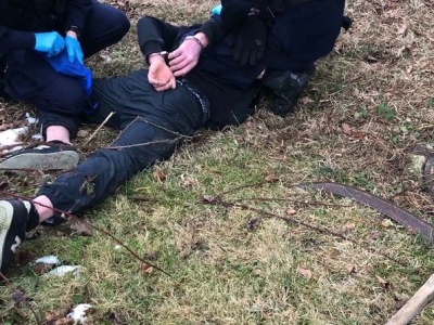 Niebezpieczne zdarzenie w Jaworzu: 26-latek groził rodzinie kosą