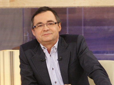 Prowadził śniadaniówkę TVP, teraz będzie występował na pogrzebach. 