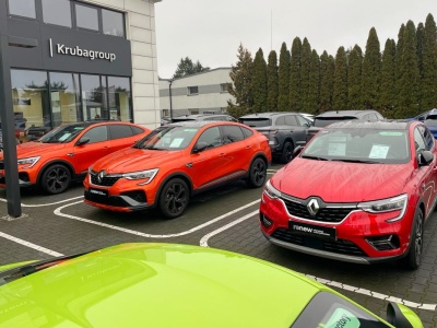 Mniej sprowadzanych aut, mniej klientów, niższe ceny. Co się dzieje z rynkiem aut używanych?