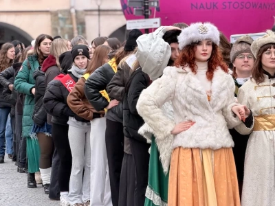 Polonez Maturzystów. Piękne widowisko na Ratuszu